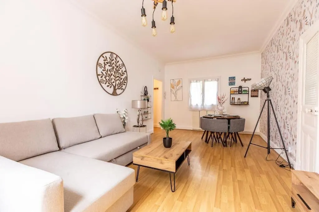 3 Appartements , Balneo, Pour 10 Personnes Maison Thermale Chamalieres 0*,  France